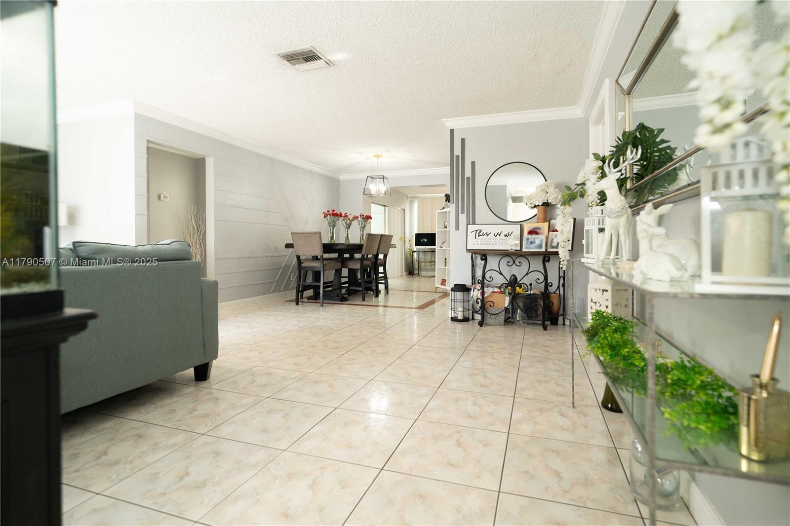 SUNSHINE VILLAS - Residential