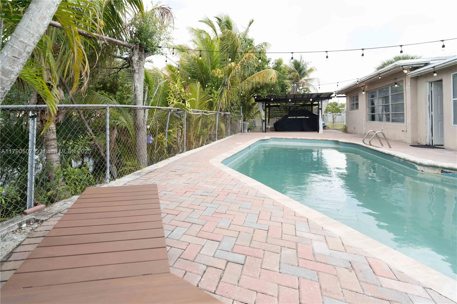 SUNSHINE VILLAS - Residential