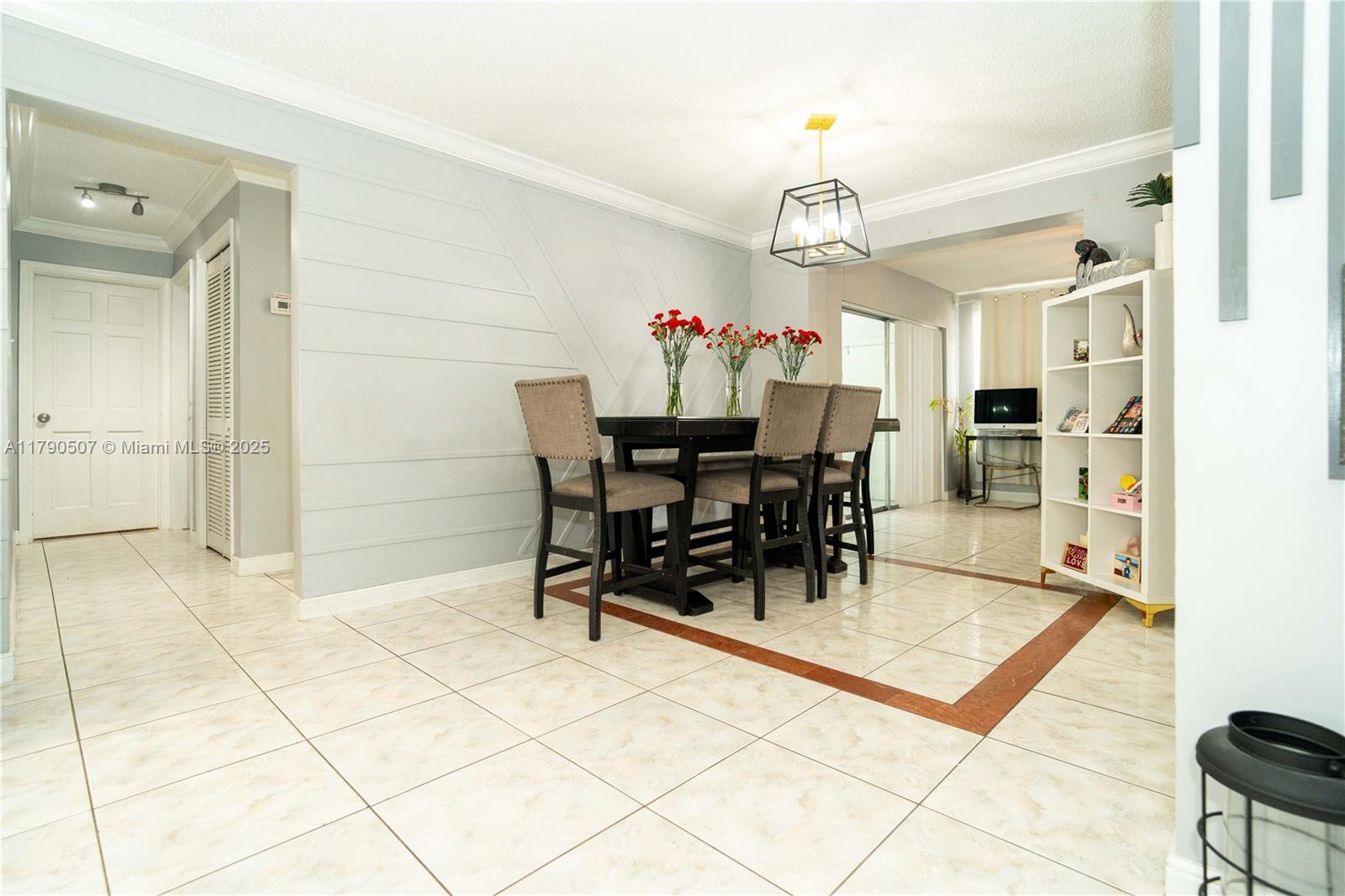 SUNSHINE VILLAS - Residential