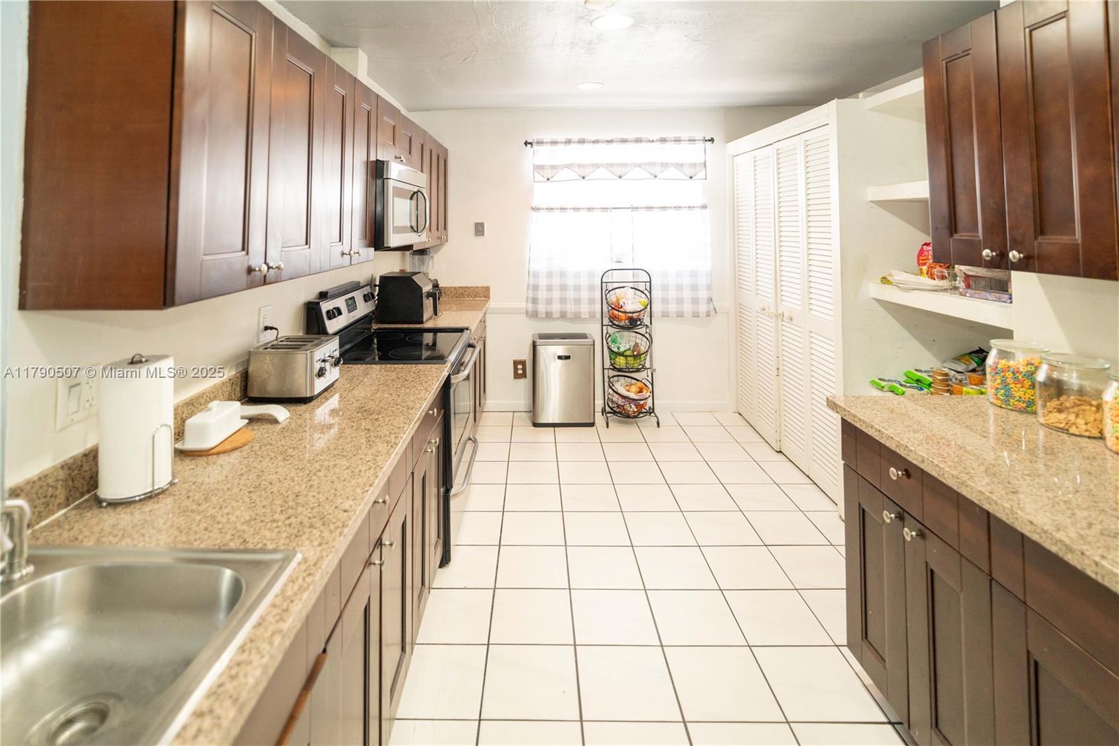 SUNSHINE VILLAS - Residential