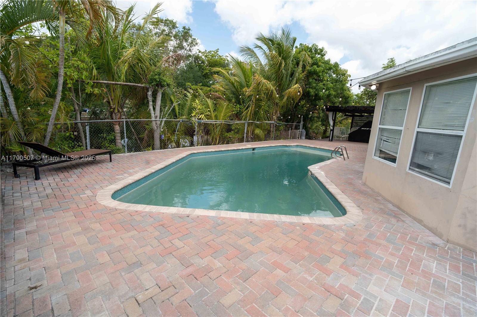 SUNSHINE VILLAS - Residential