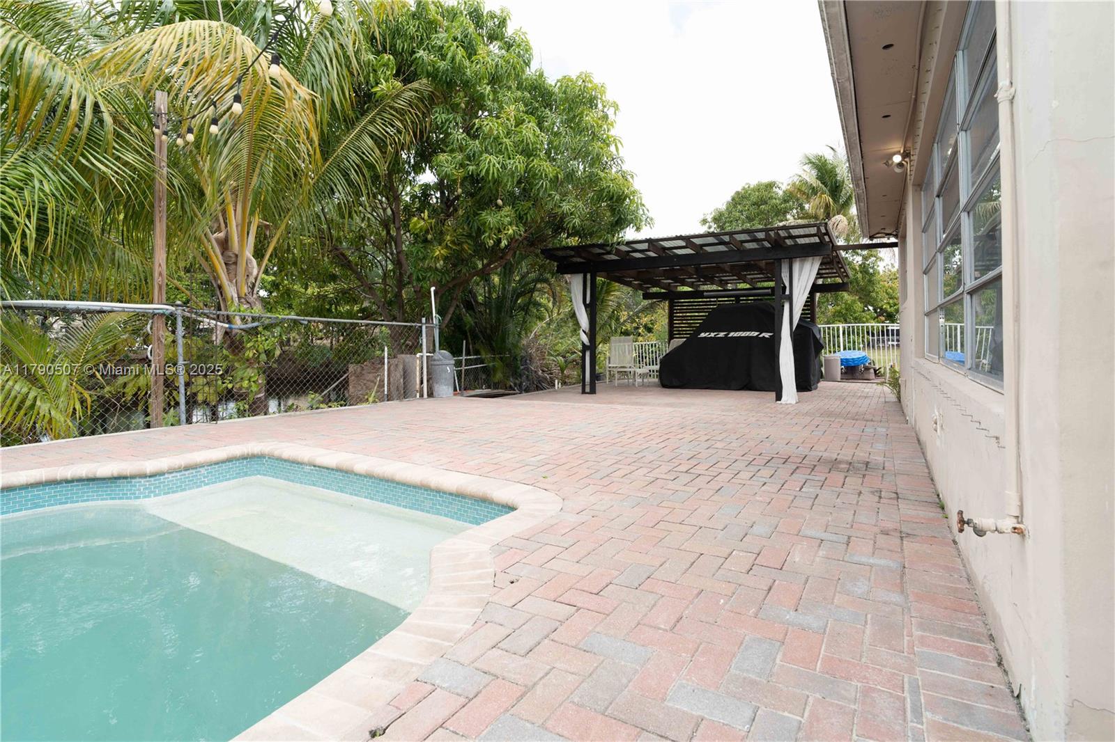 SUNSHINE VILLAS - Residential