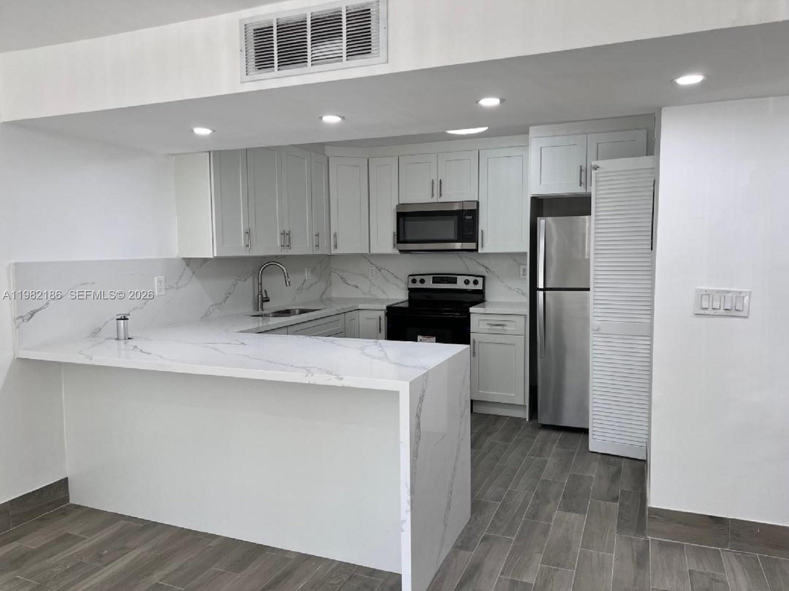 CALUSA CLUB VILG BLDG D - Residential Lease