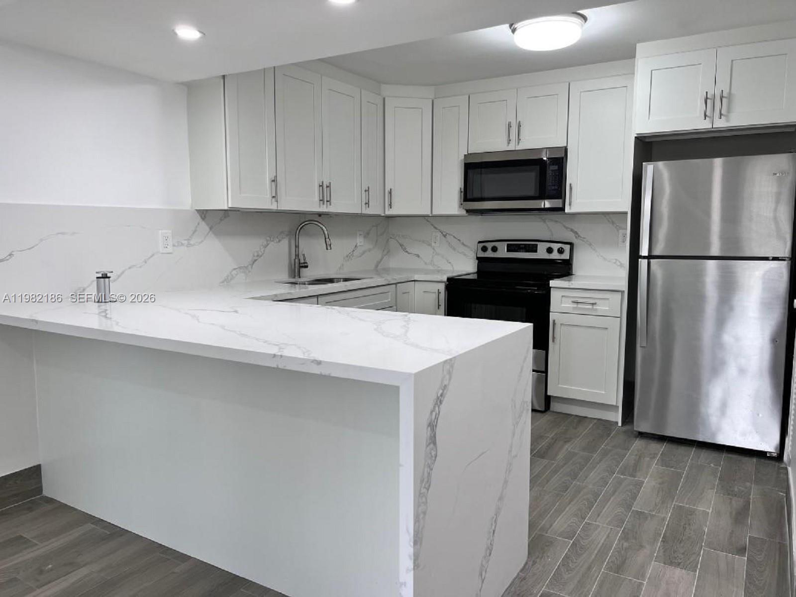 CALUSA CLUB VILG BLDG D - Residential Lease