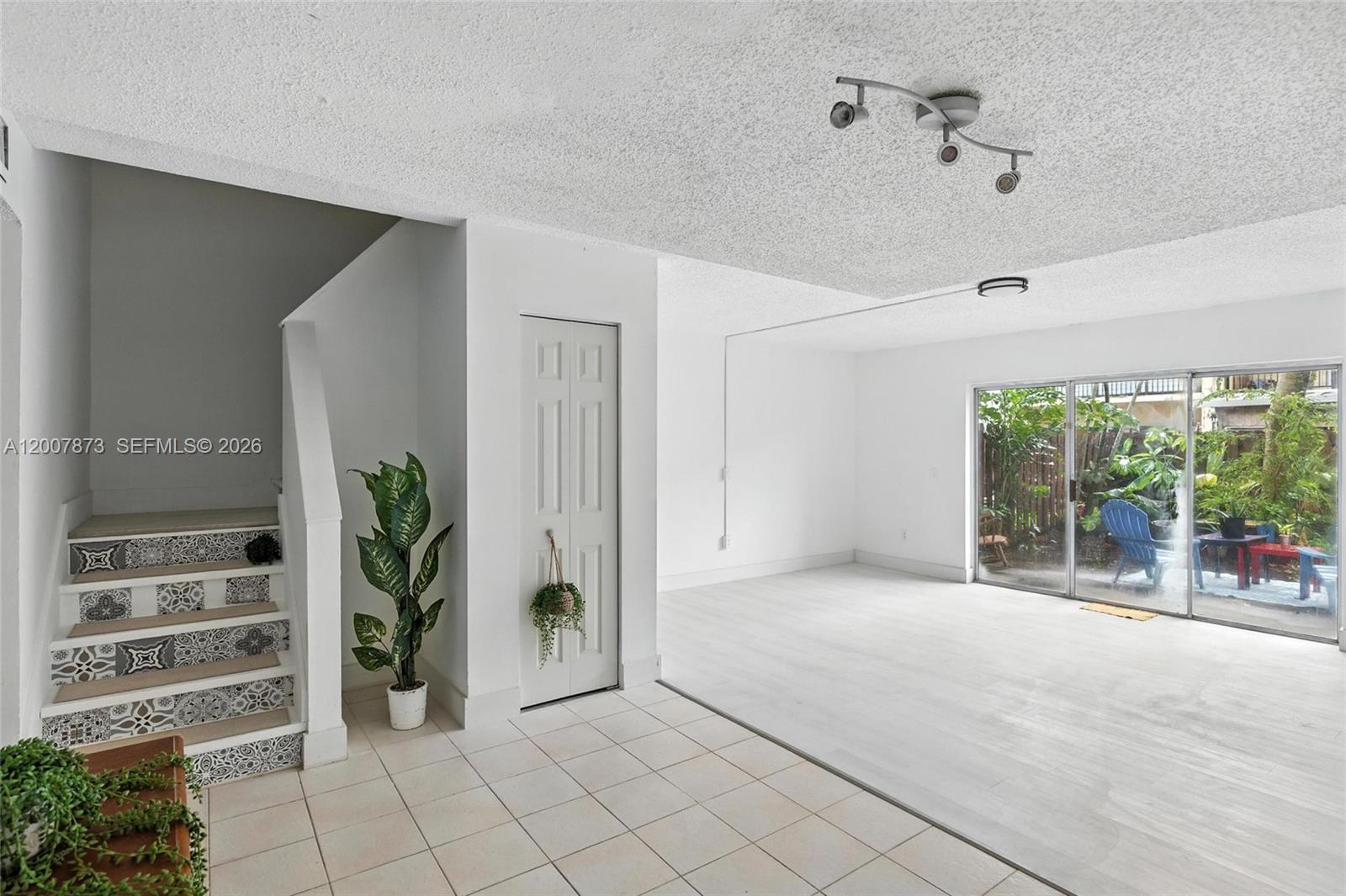 BRENTWOOD WEST TOWNHOUSES - Residential