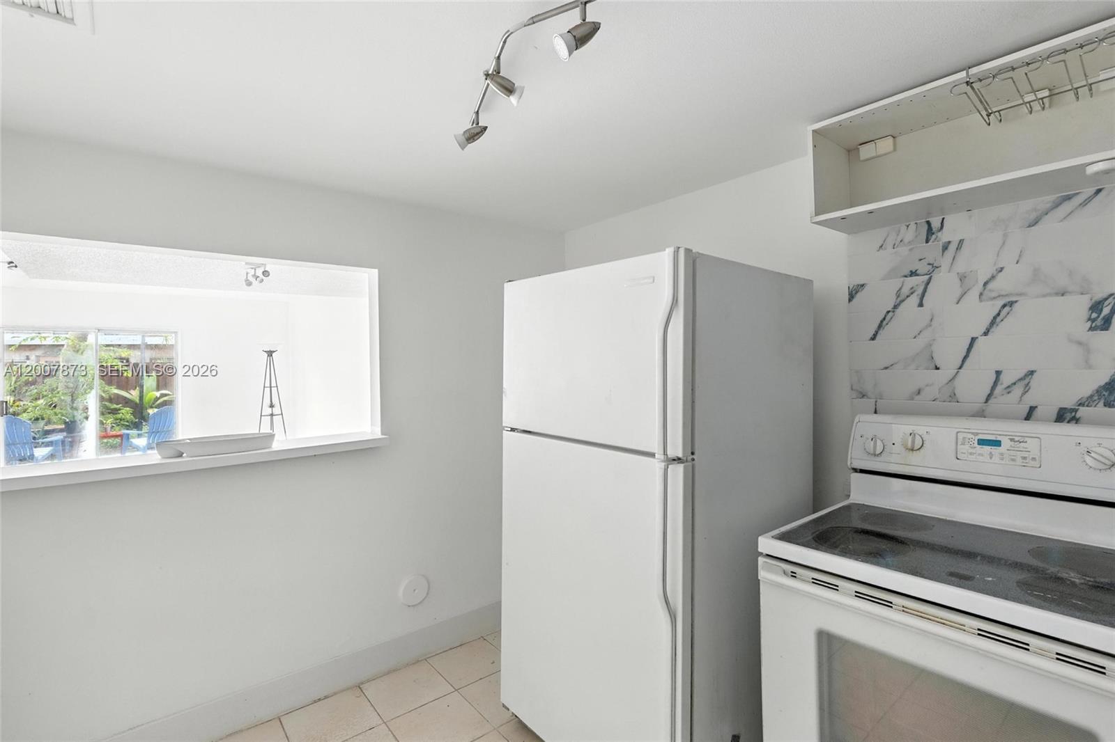 BRENTWOOD WEST TOWNHOUSES - Residential