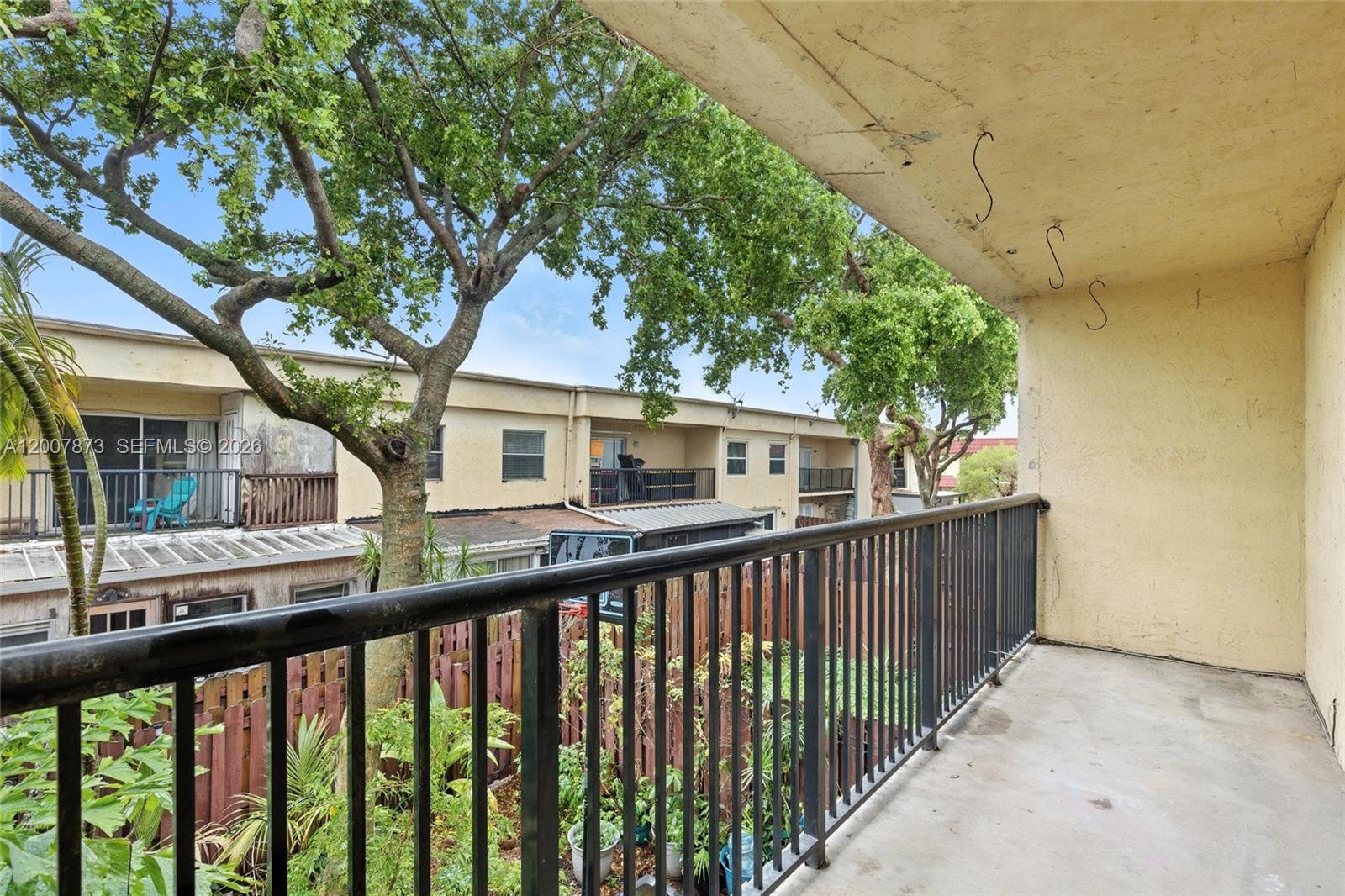 BRENTWOOD WEST TOWNHOUSES - Residential