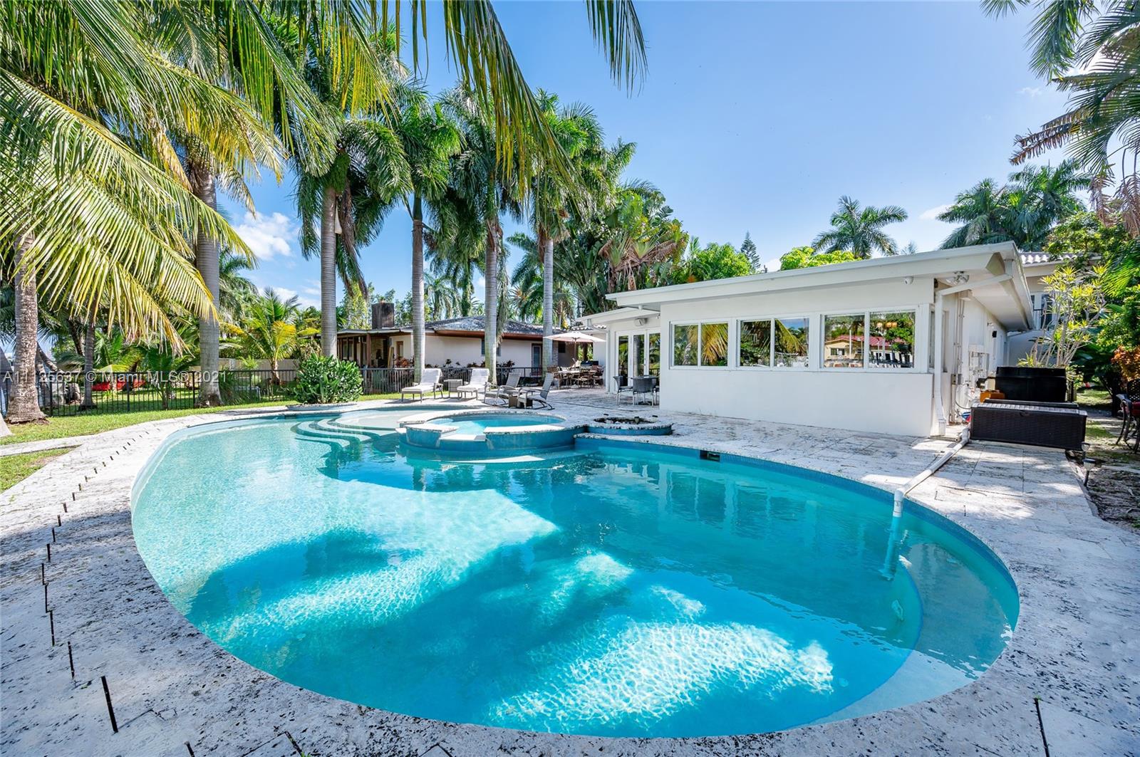 BELLE MEADE ISLAND - Residential