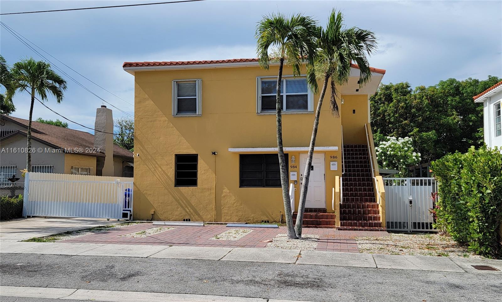 Beautifully remodeled move in ready property located in a very desirable area. The unit features 2 bedroom and 1 bathroom with washer and dryer inside. Centrally located in a great location. Two assigned parking spaces. Don’t miss out on this opportunity!