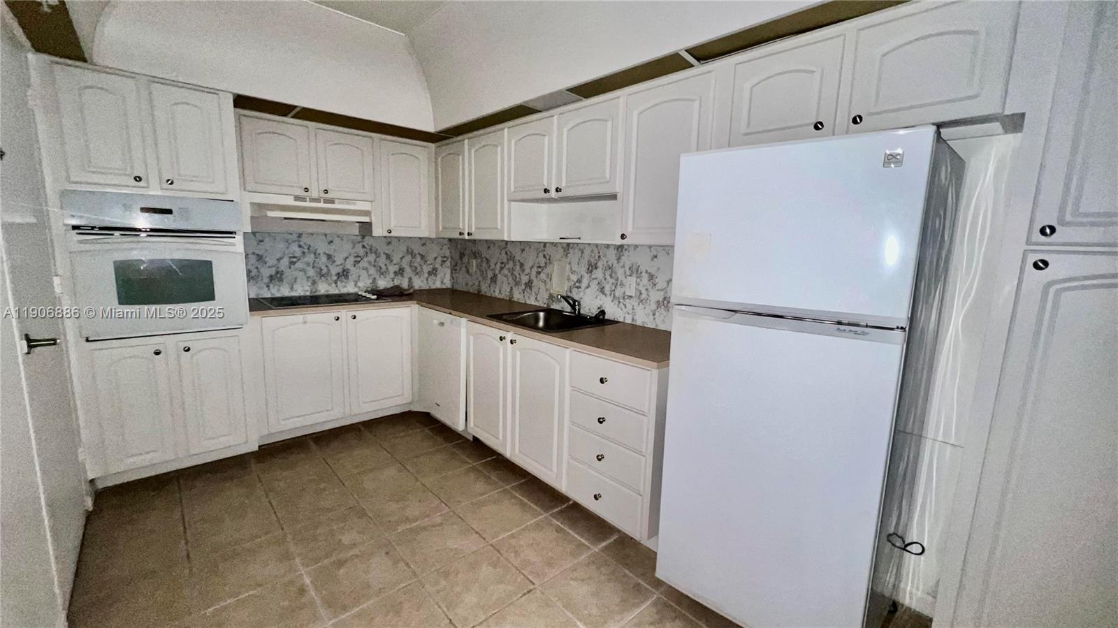 TIDES ON HOLLYWOOD BEACH - Residential Lease