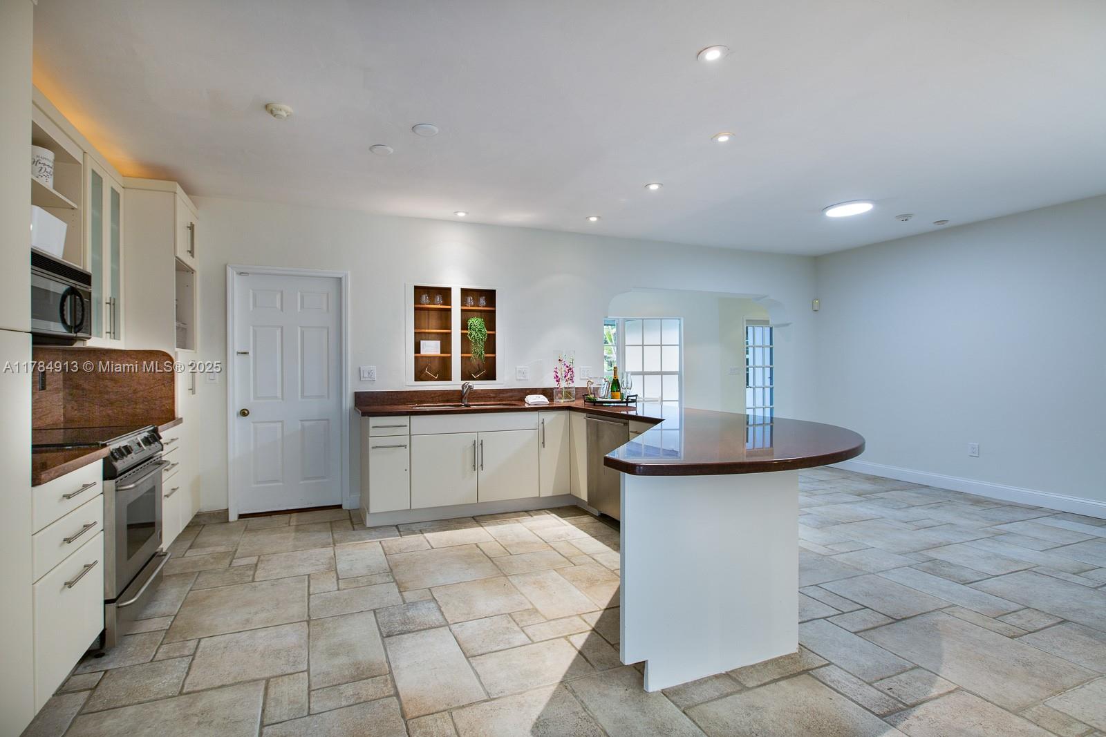 SUNRISE HARBOUR REV PL - Residential