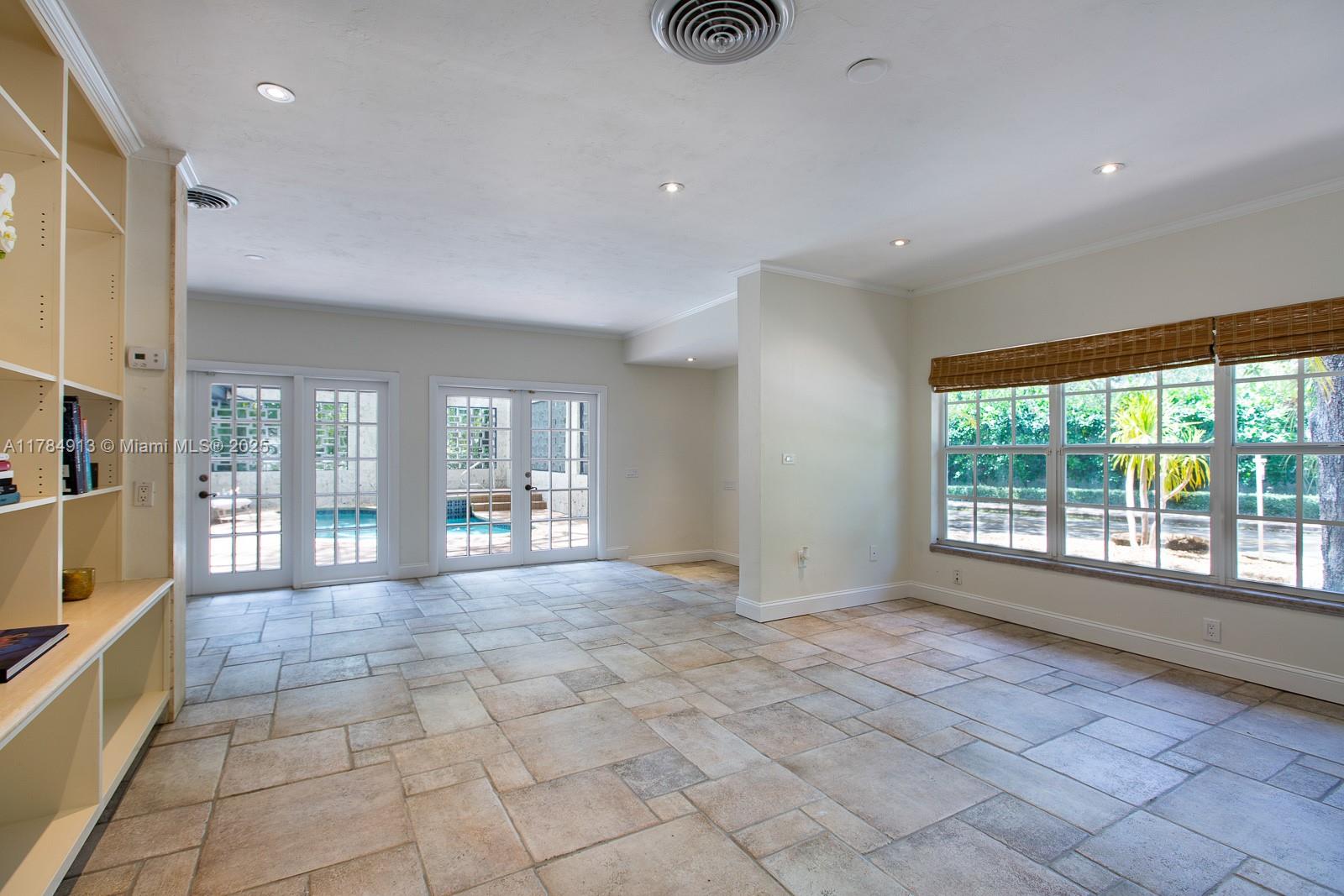 SUNRISE HARBOUR REV PL - Residential