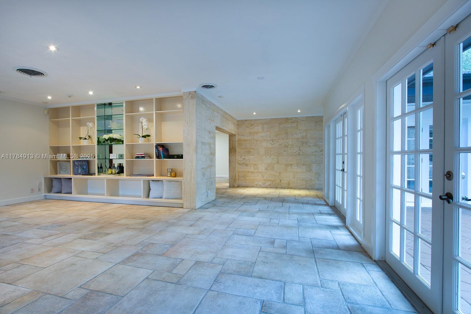 SUNRISE HARBOUR REV PL - Residential