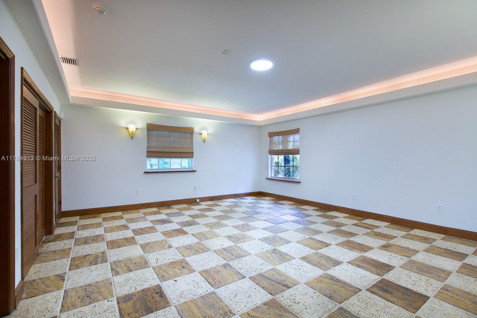 SUNRISE HARBOUR REV PL - Residential