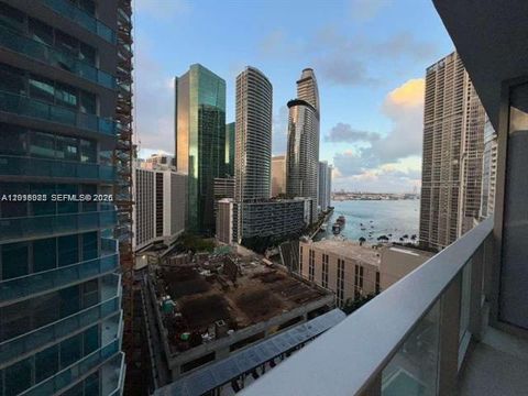 77 SE 5th St 2004 Miami FL 33131