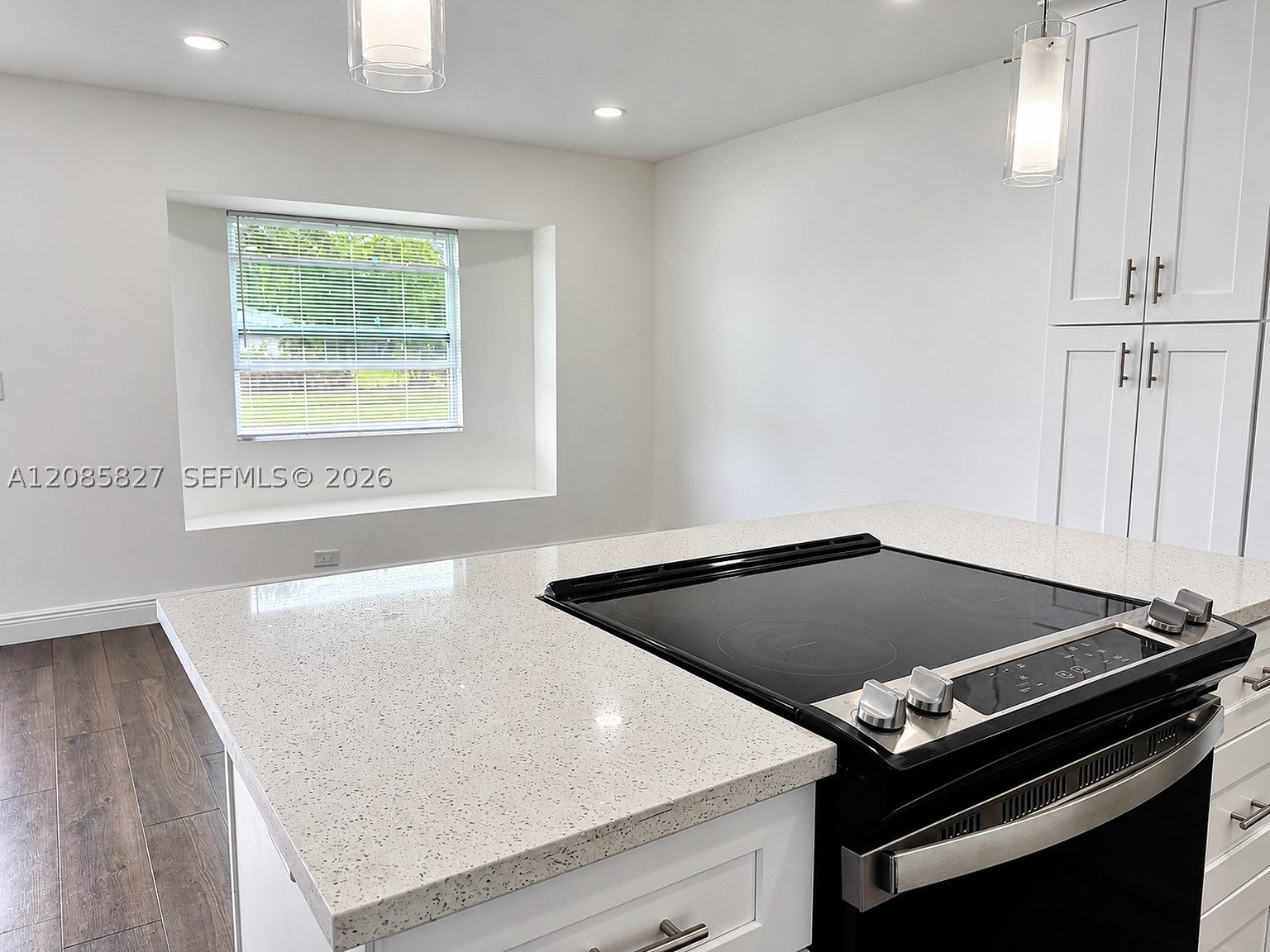 643 SW Ivanhoe Dr