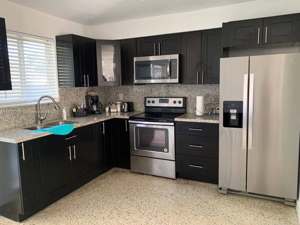 2829 Sw 32nd Ct 2829, Miami, Broward County, Florida - 2 Bedrooms  
1 Bathrooms - 