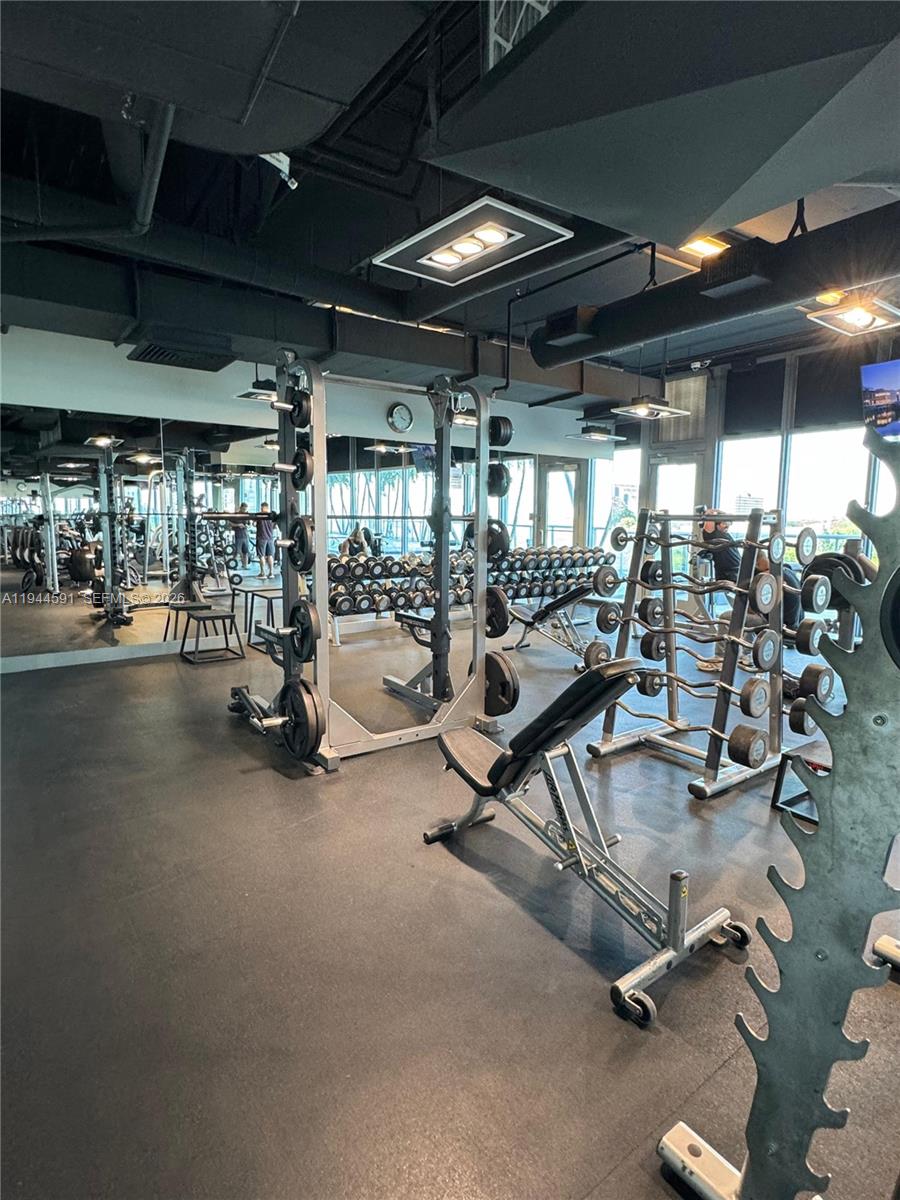 BLUE CONDO - Residential