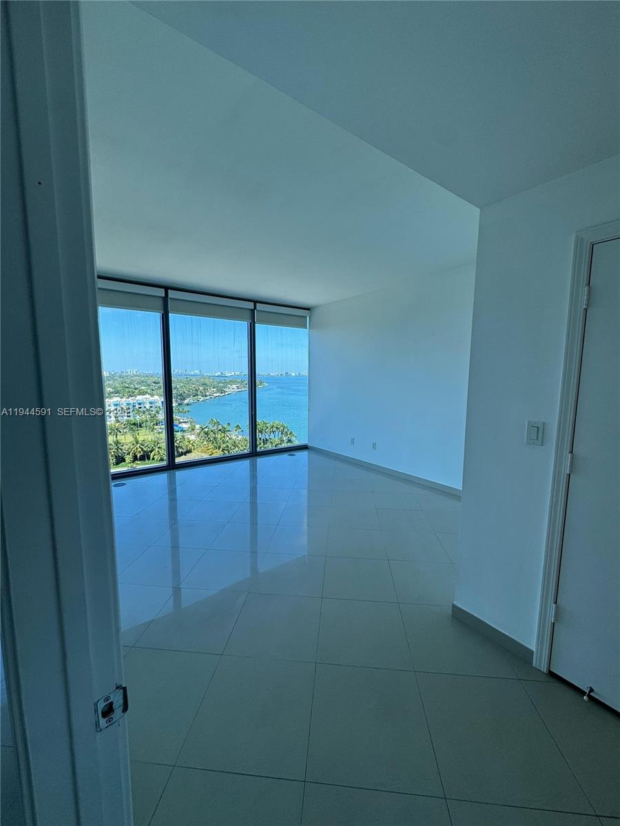 BLUE CONDO - Residential