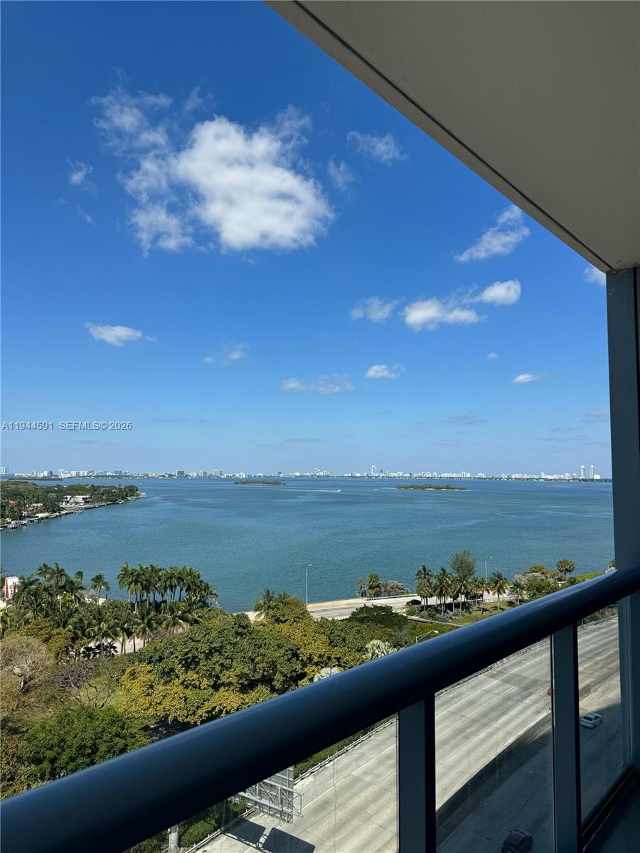 BLUE CONDO - Residential