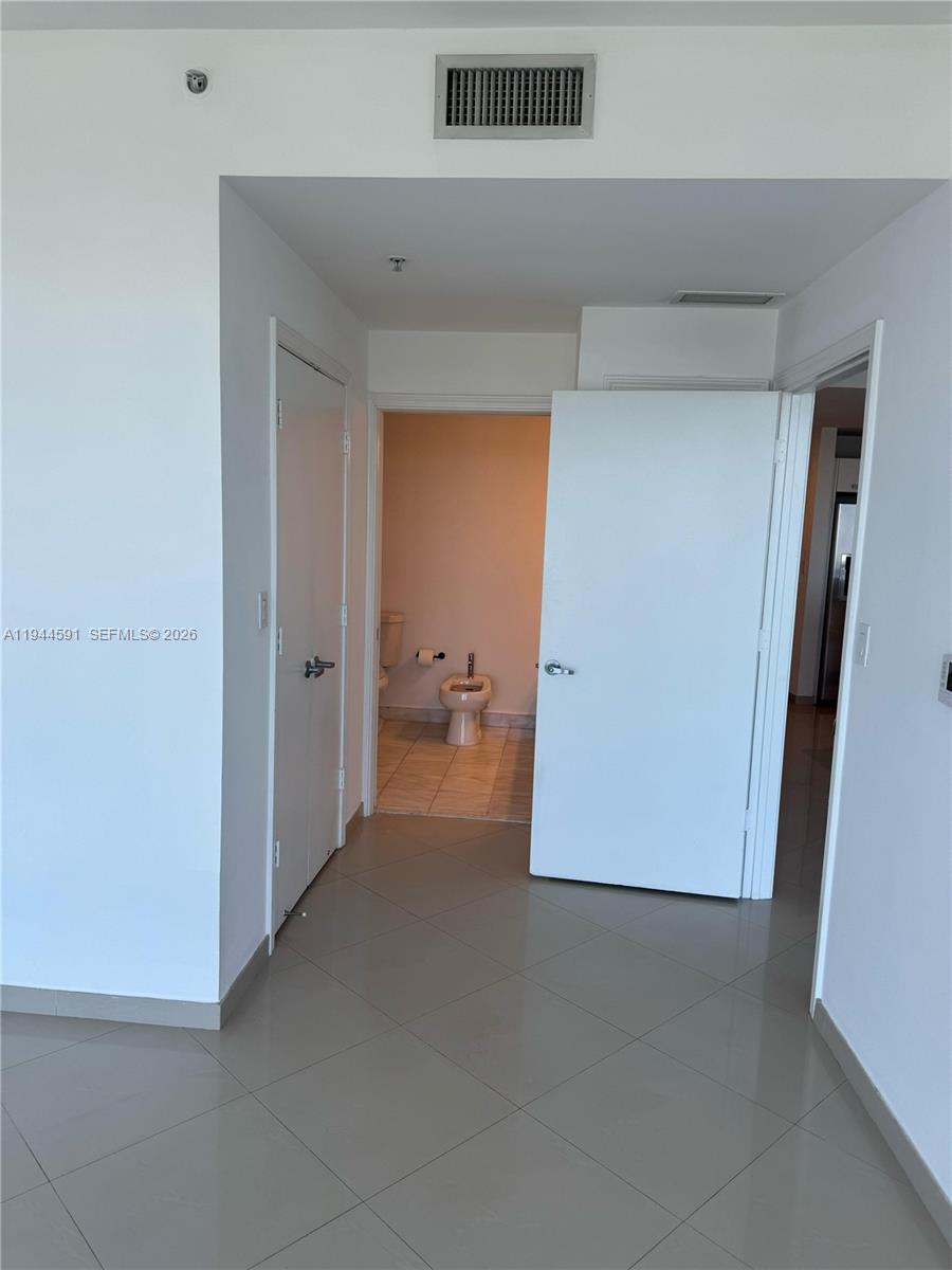 BLUE CONDO - Residential