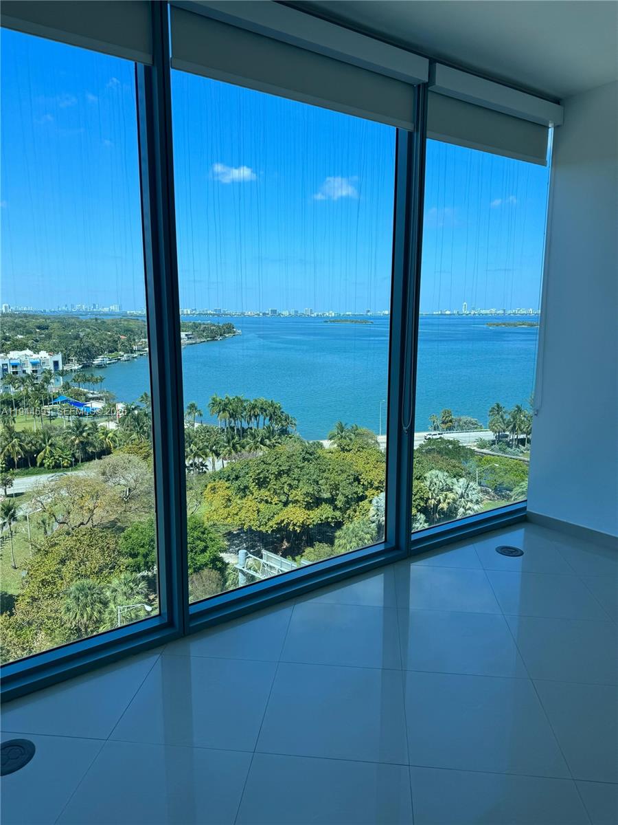 BLUE CONDO - Residential