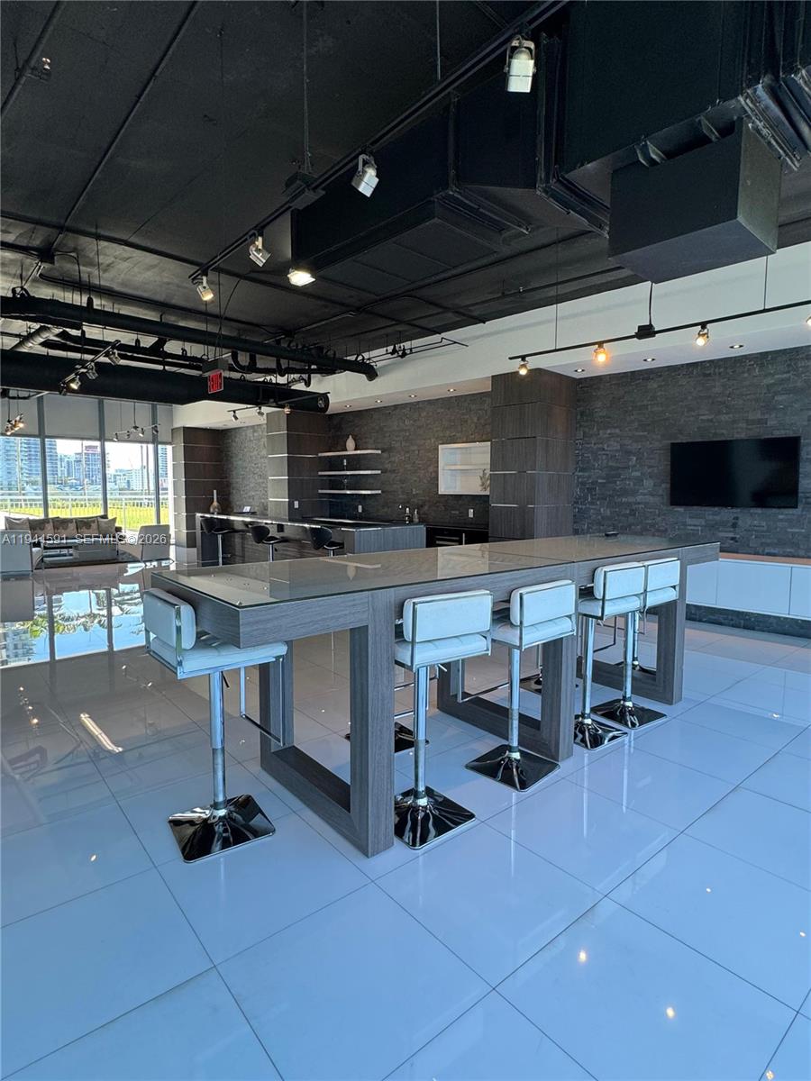 BLUE CONDO - Residential