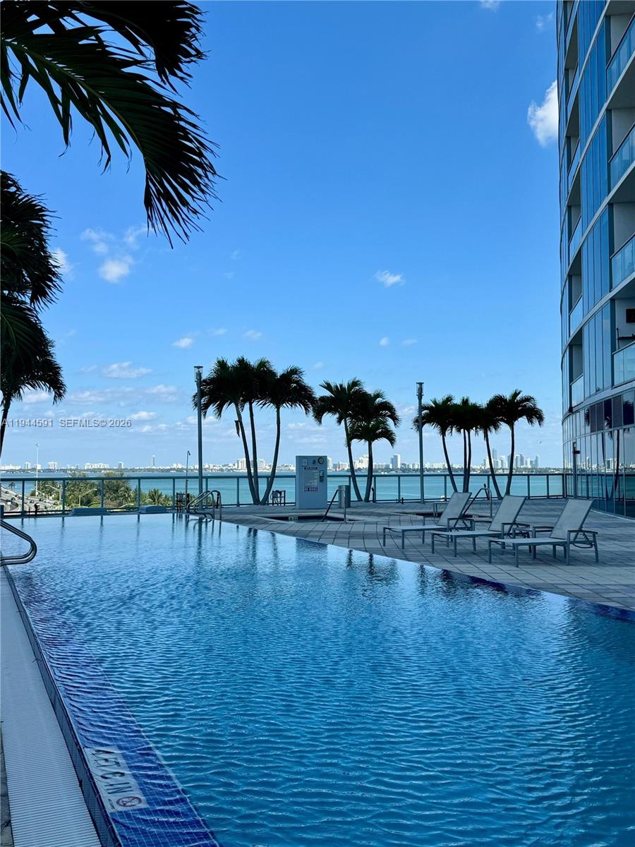 BLUE CONDO - Residential