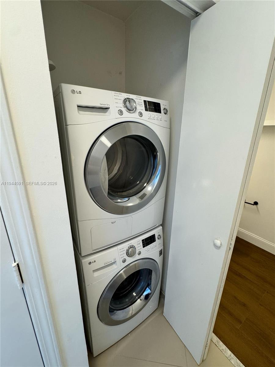 BLUE CONDO - Residential