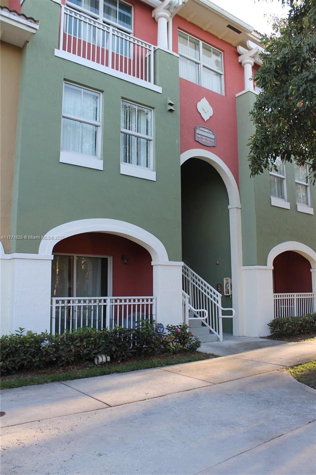 listing image 0