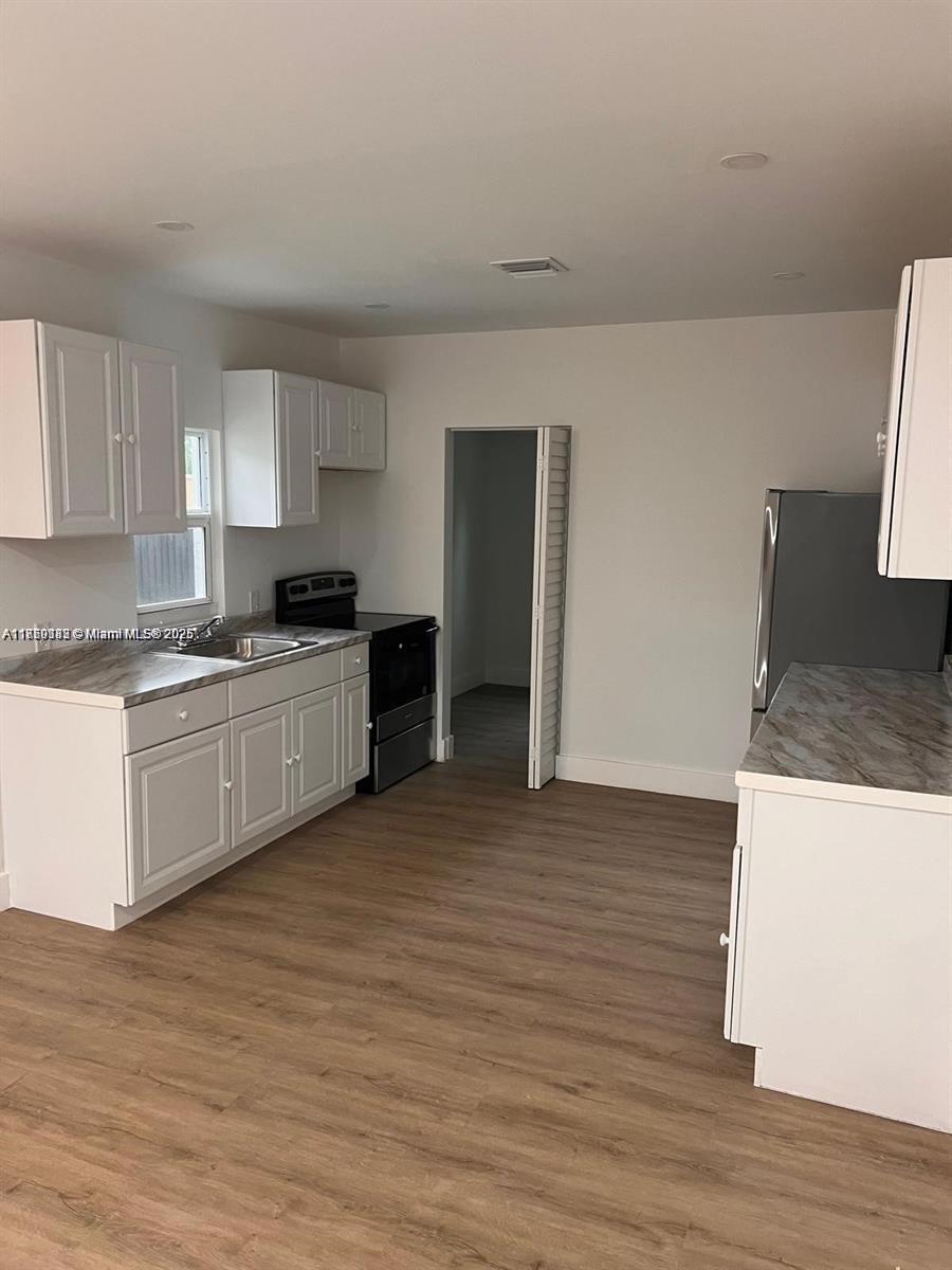 1985 NW 49th St