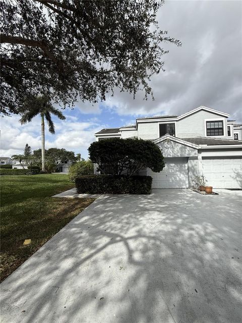 8423 NW 78th Ct Tamarac FL 33321