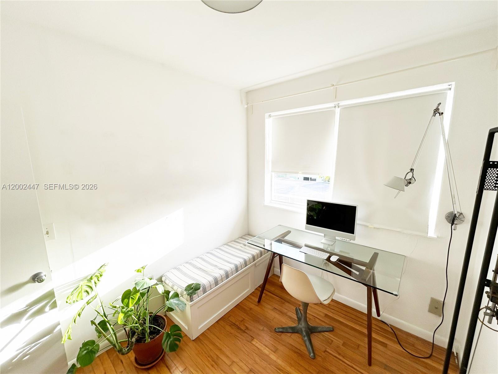 MARSEILLES DECO CONDO - Residential Lease