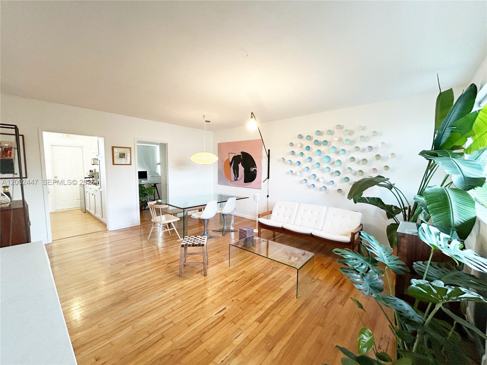 MARSEILLES DECO CONDO - Residential Lease