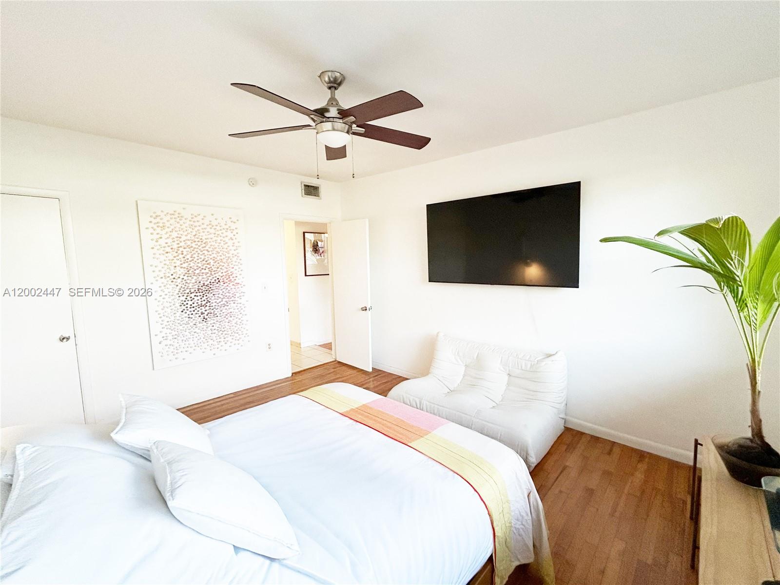 MARSEILLES DECO CONDO - Residential Lease