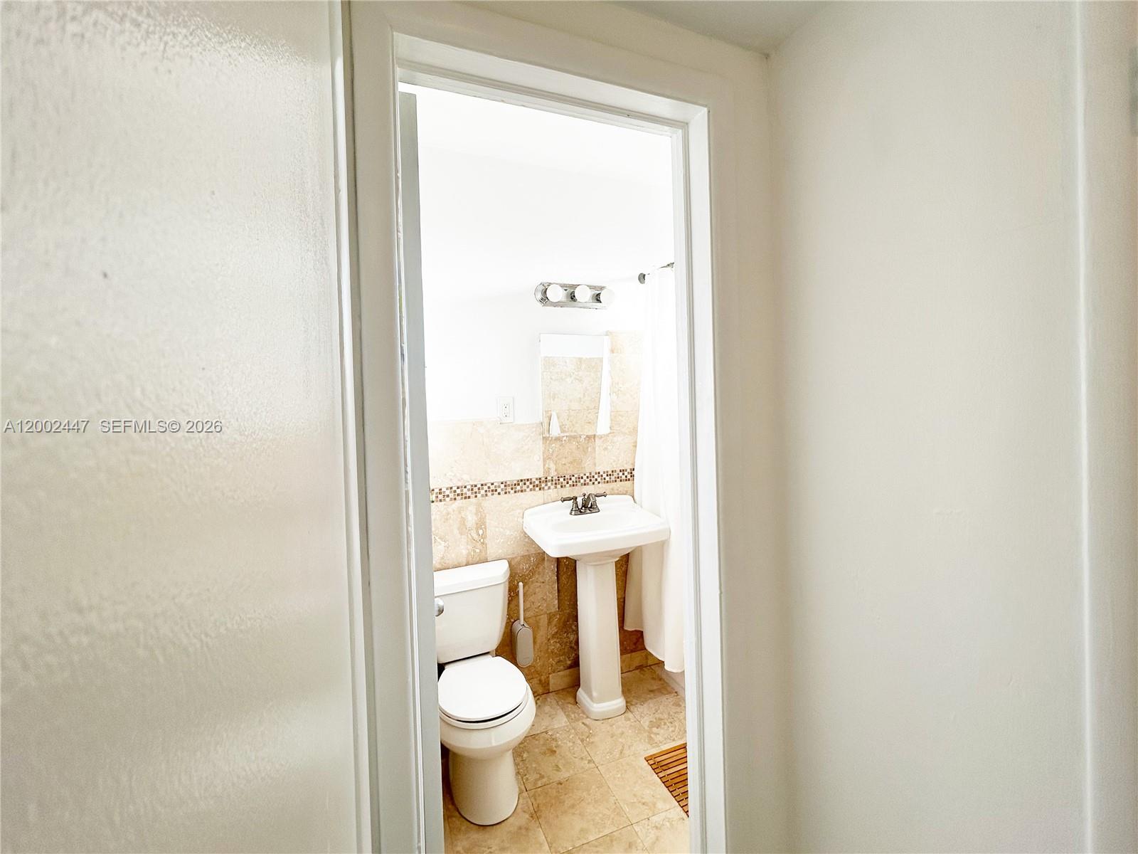 MARSEILLES DECO CONDO - Residential Lease