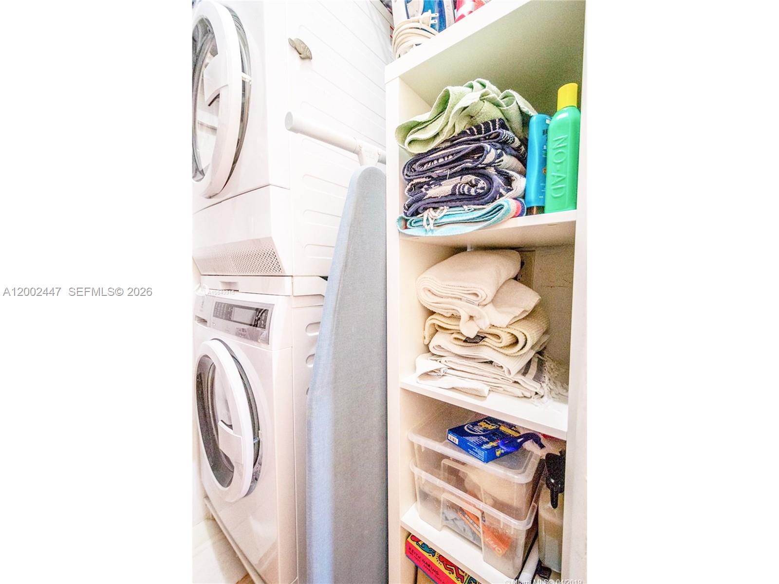 MARSEILLES DECO CONDO - Residential Lease