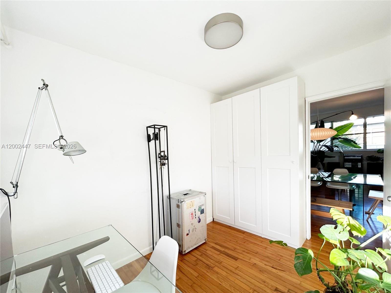 MARSEILLES DECO CONDO - Residential Lease