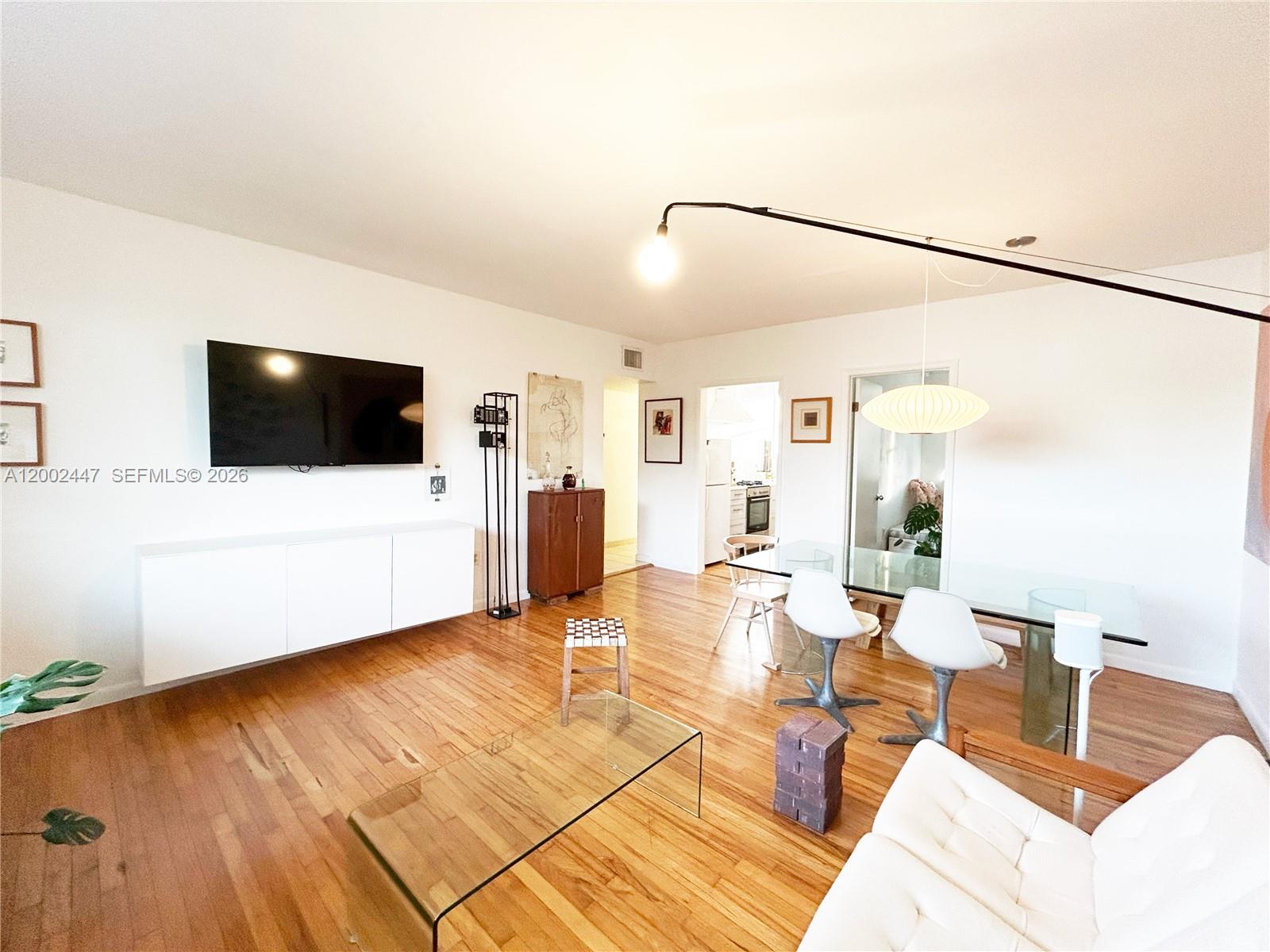 MARSEILLES DECO CONDO - Residential Lease