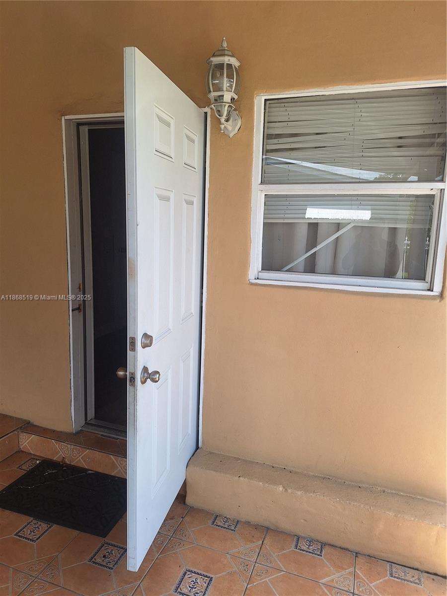 Efficiency available in North Miami Beach. Right off I95 exit 14. All utilities are included in the rental payment!! Refrigerator will be added to unit. Immediate approval. Easy to show. Contact Agent for showing.