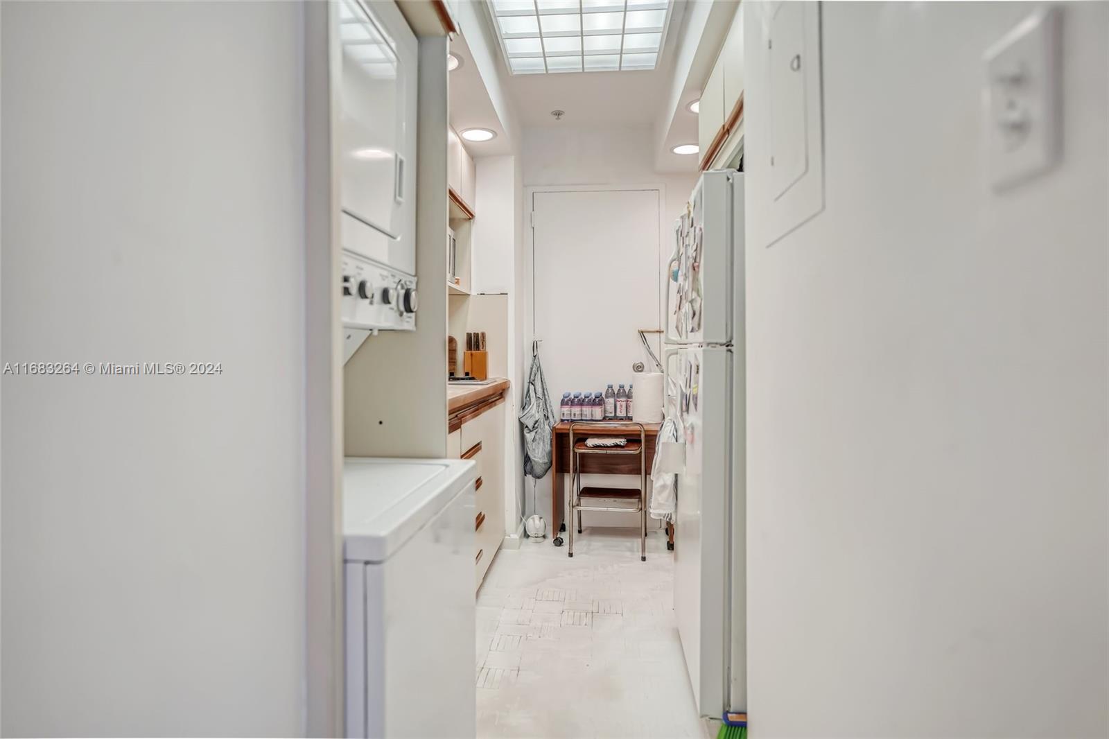 THE EXECUTIVE CONDO - Residential