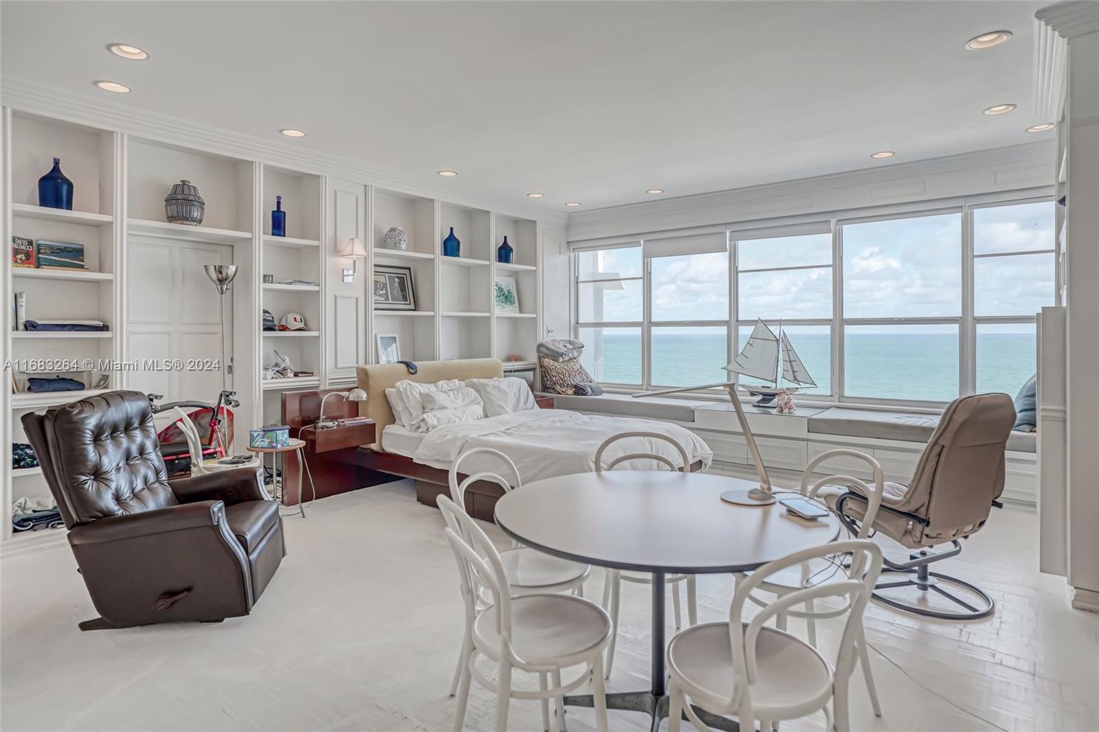 THE EXECUTIVE CONDO - Residential
