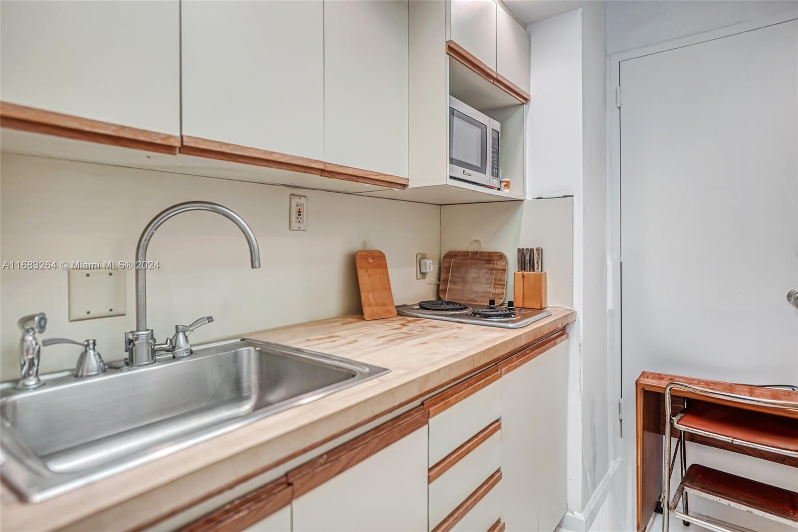 THE EXECUTIVE CONDO - Residential
