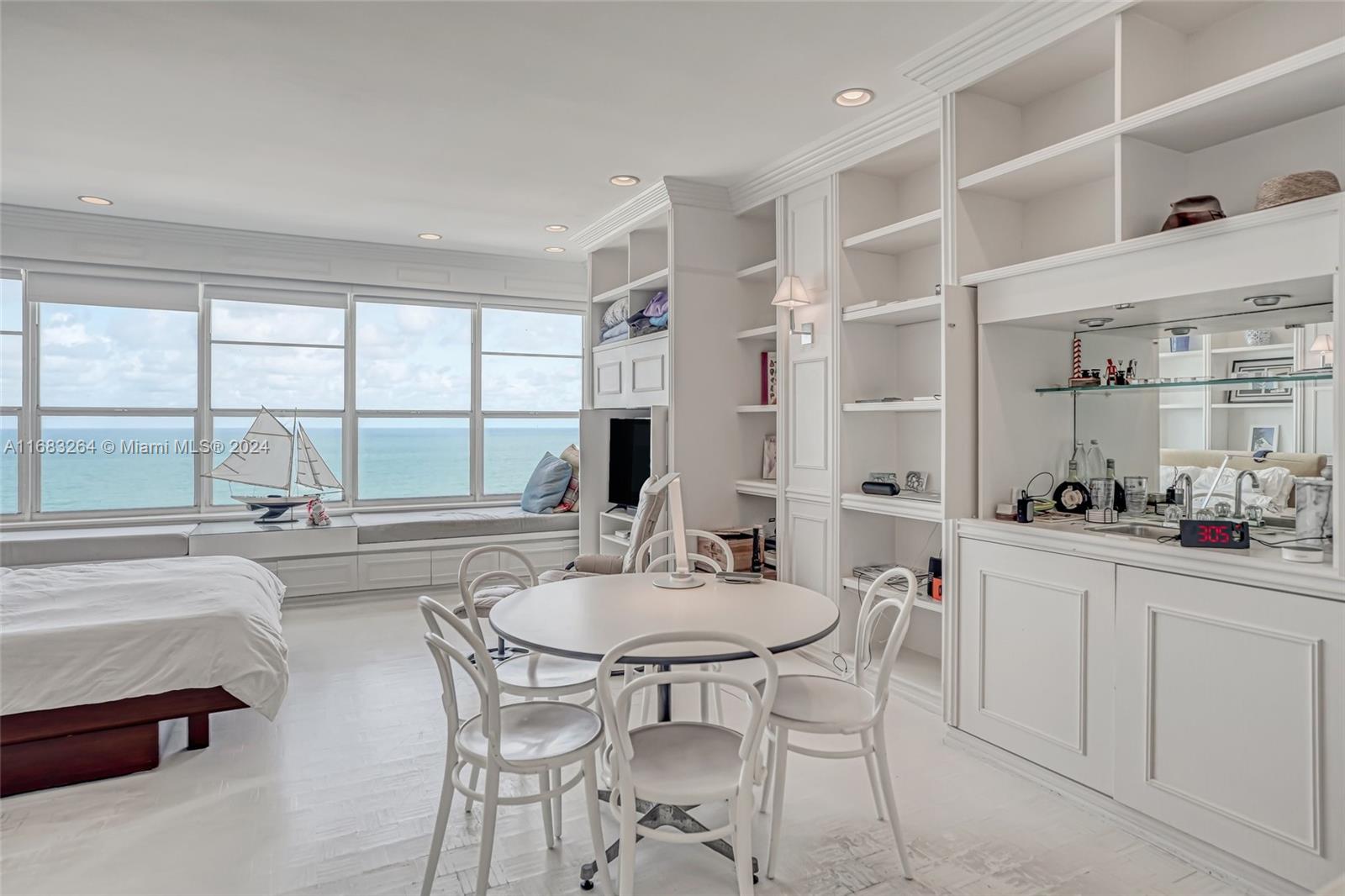 THE EXECUTIVE CONDO - Residential