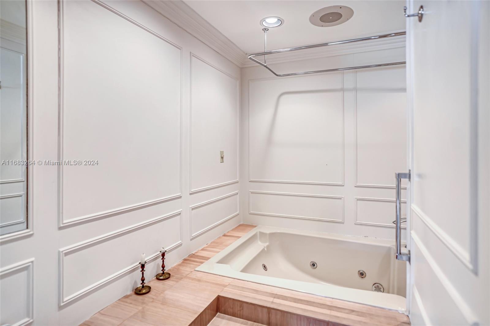 THE EXECUTIVE CONDO - Residential