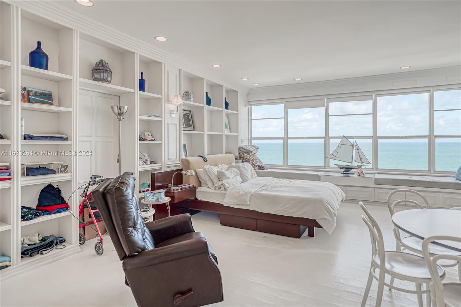 THE EXECUTIVE CONDO - Residential