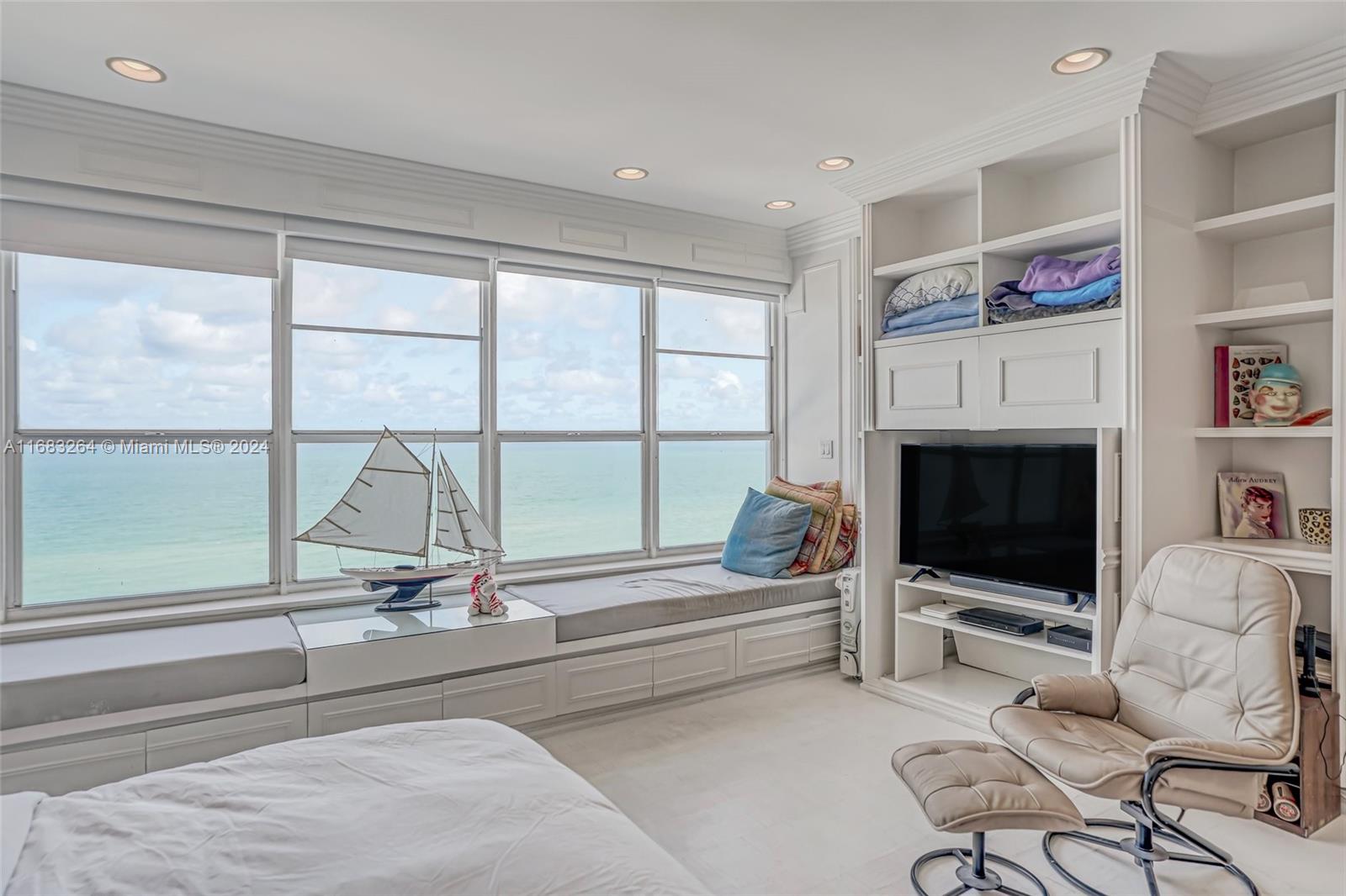 THE EXECUTIVE CONDO - Residential