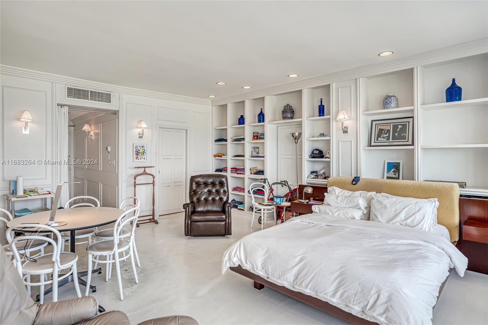 THE EXECUTIVE CONDO - Residential