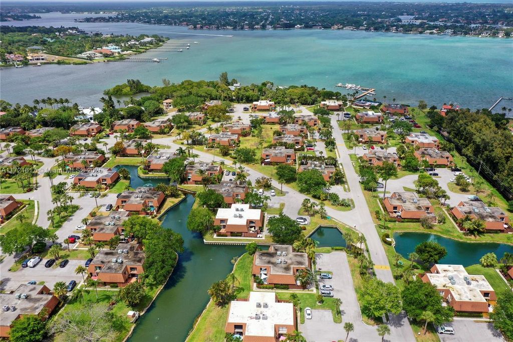 Photo of 825 Center St #35C, Jupiter, FL 33458 (MLS # A11721617)