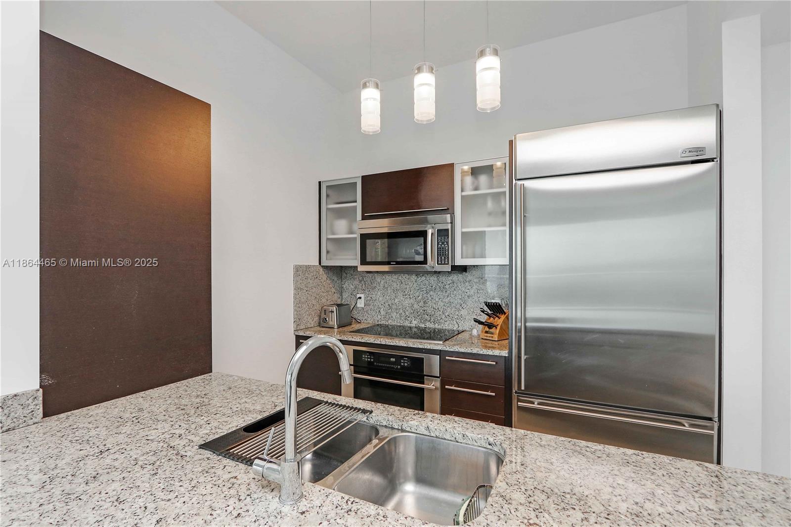 THE PLAZA 851 BRICKELL CO - Residential